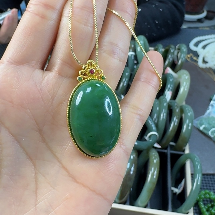 颈饰合金和田玉（碧玉）