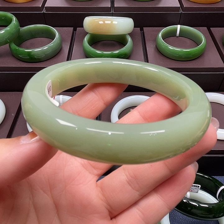 和田玉未镶嵌手镯