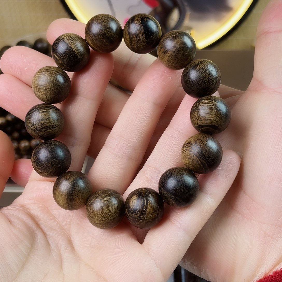 沉香手串@*越南芽庄老白棋玉化老料瘤疤虎皮1.6