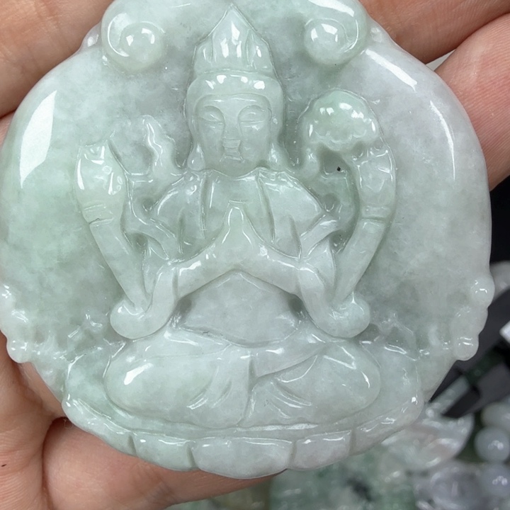 翡翠挂件未镶嵌翡翠