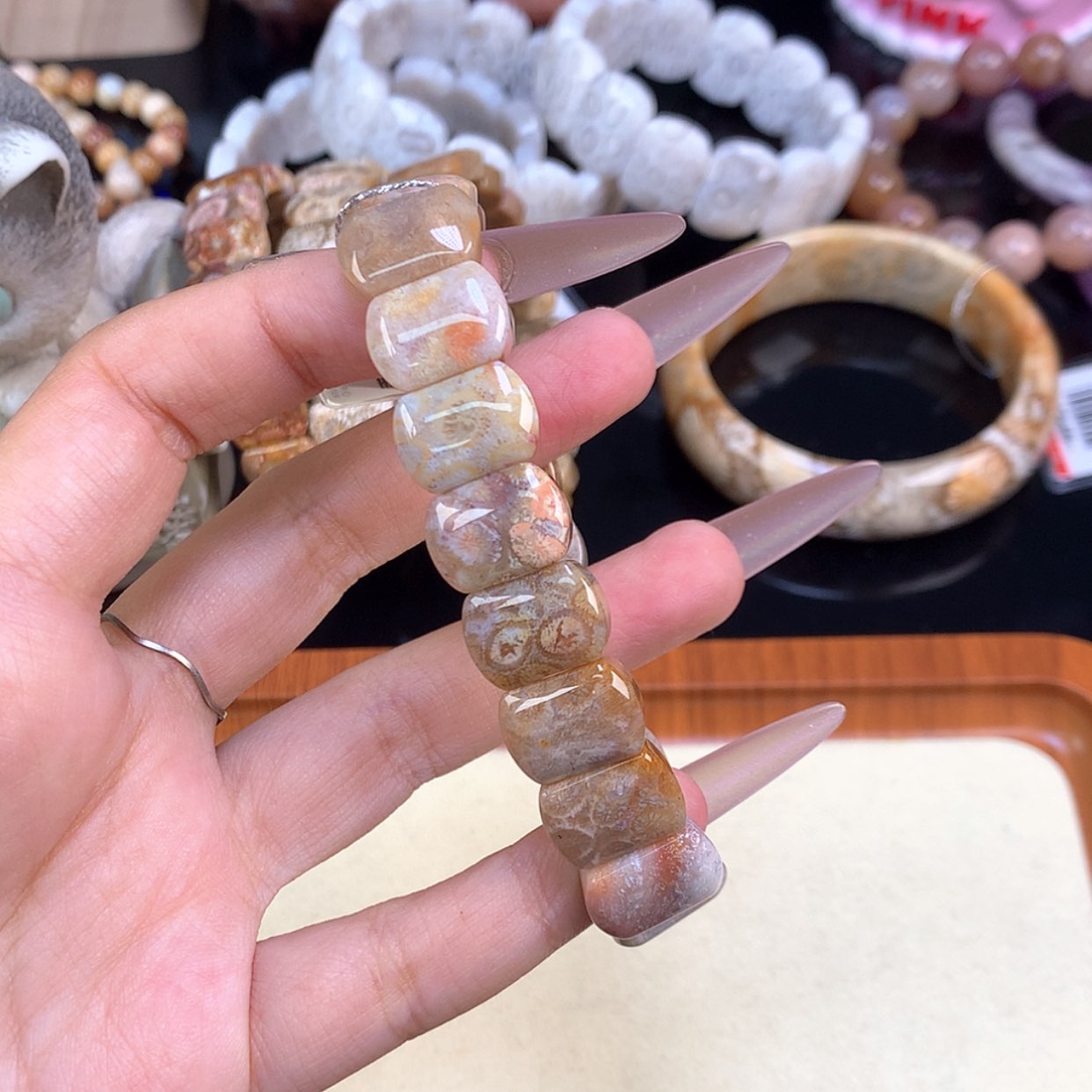 【闪购商品】颈饰未镶嵌硅化珊瑚（珊瑚玉）