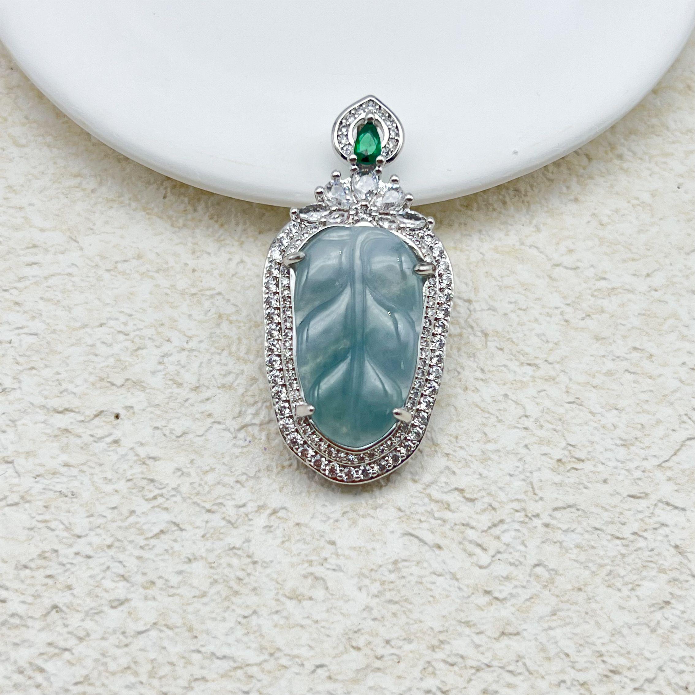 天然翡翠时尚轻奢叶子吊坠（尺寸24×14×10mm）～AXW1026