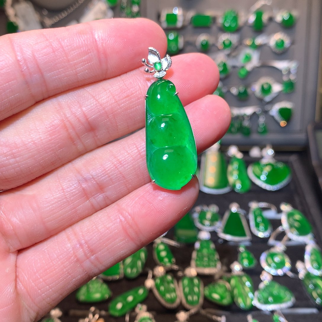 翡翠颈饰18K金镶嵌天然翡翠