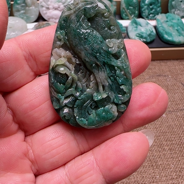 独山玉未镶嵌颈饰