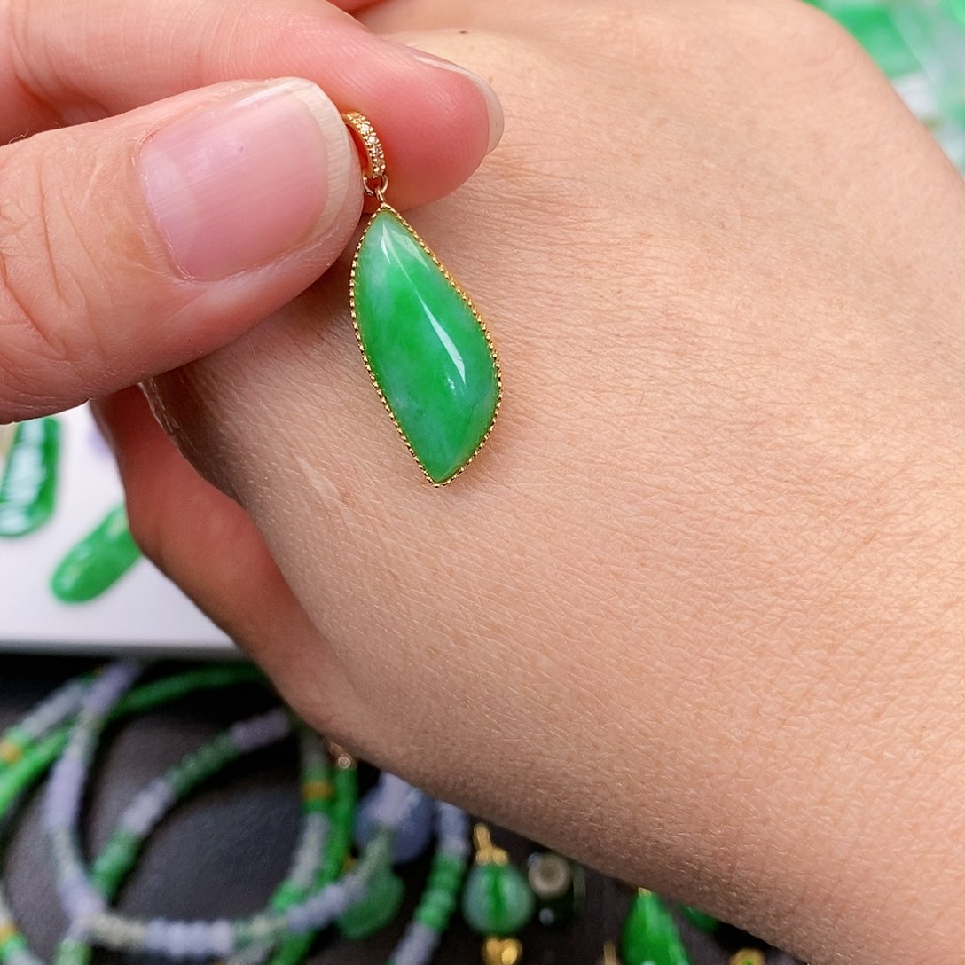 翡翠吊坠(不含链)18K金镶嵌