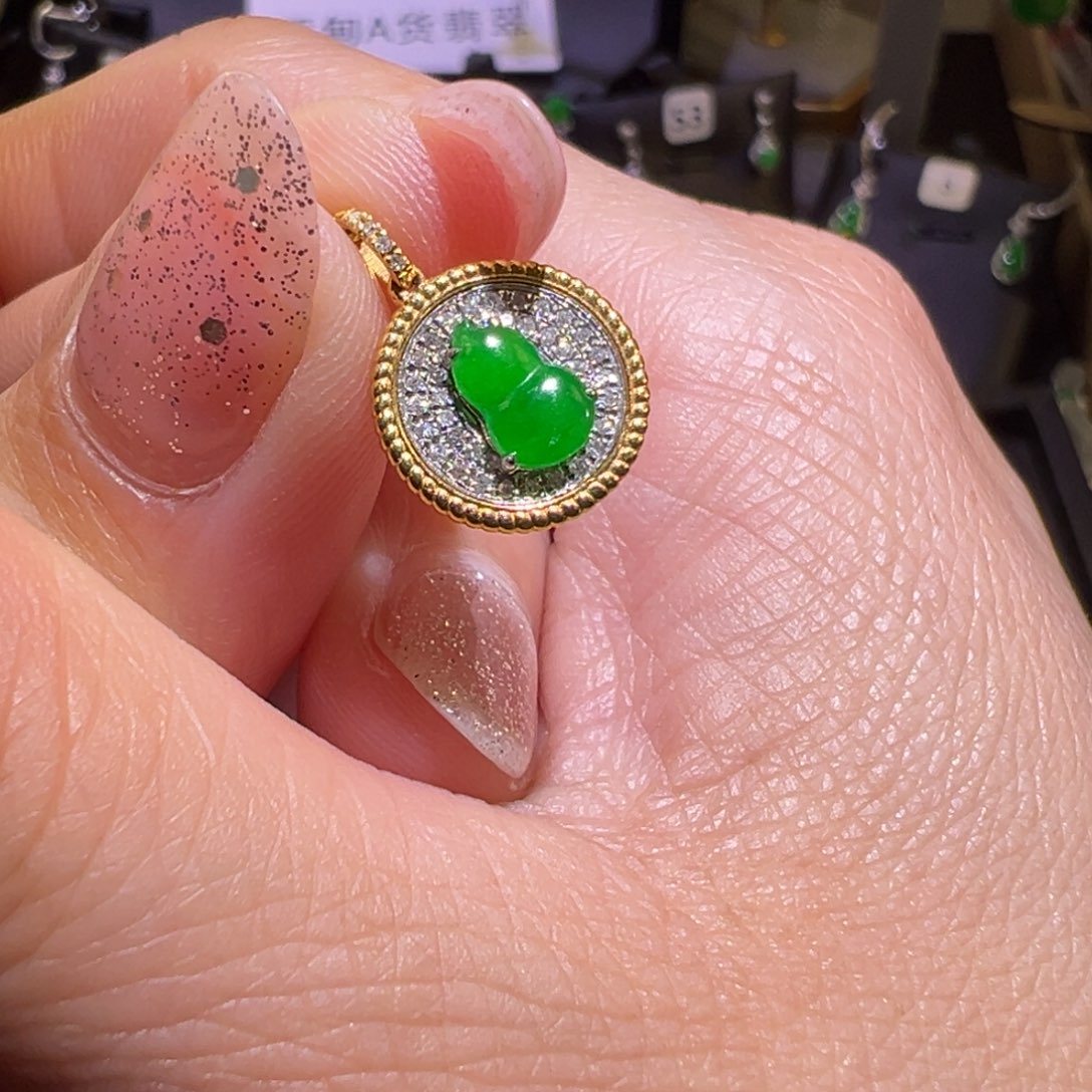 翡翠颈饰18K金镶嵌吊坠