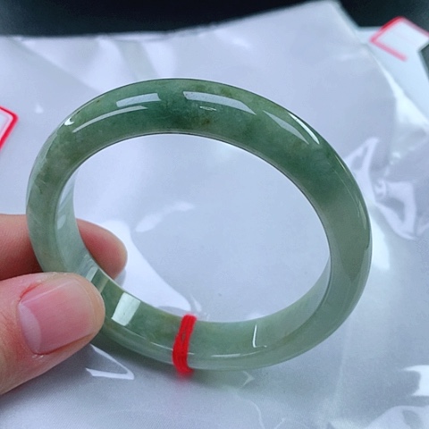 翡翠手镯未镶嵌翡翠手镯未镶嵌