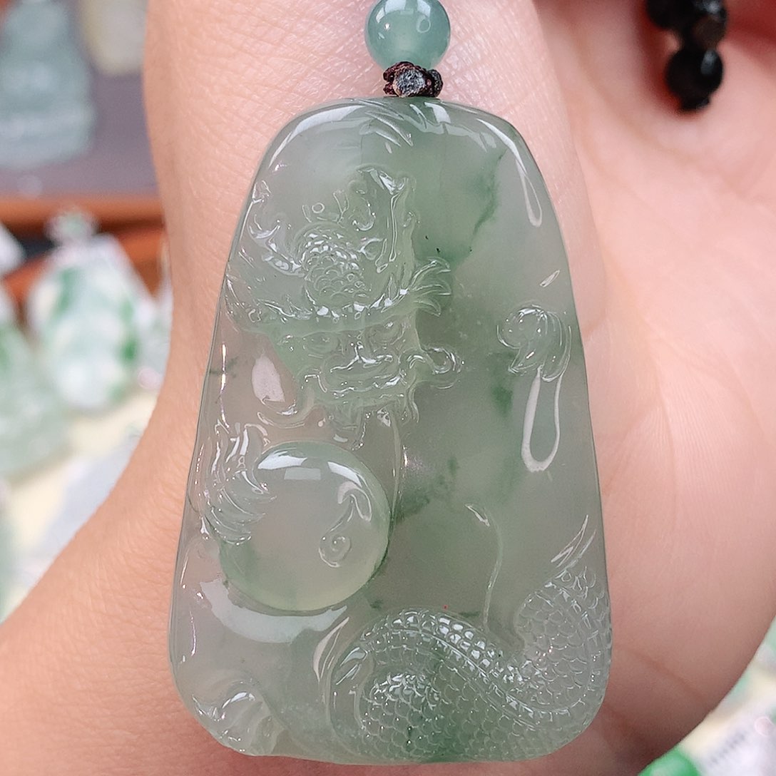 颈饰未镶嵌翡翠龙牌