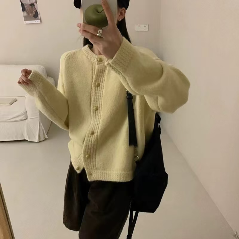 2025百搭高级感纯色馒头扣针织开衫新款显瘦洋气毛衣
