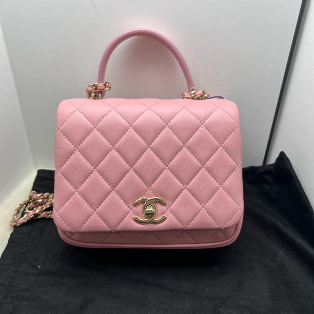 99新 Chanel/香奈儿 樱花粉金扣手提包52F20023