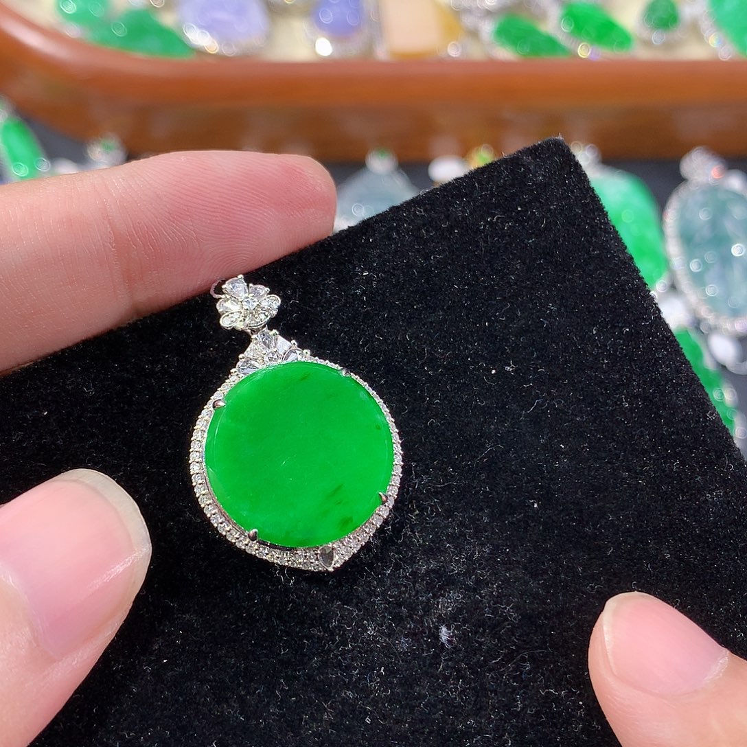 翡翠18K金镶嵌耳饰