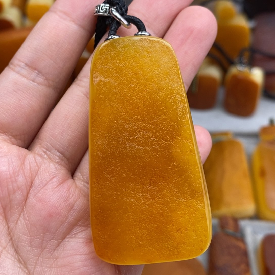 琥珀吊坠(赠链)未镶嵌
