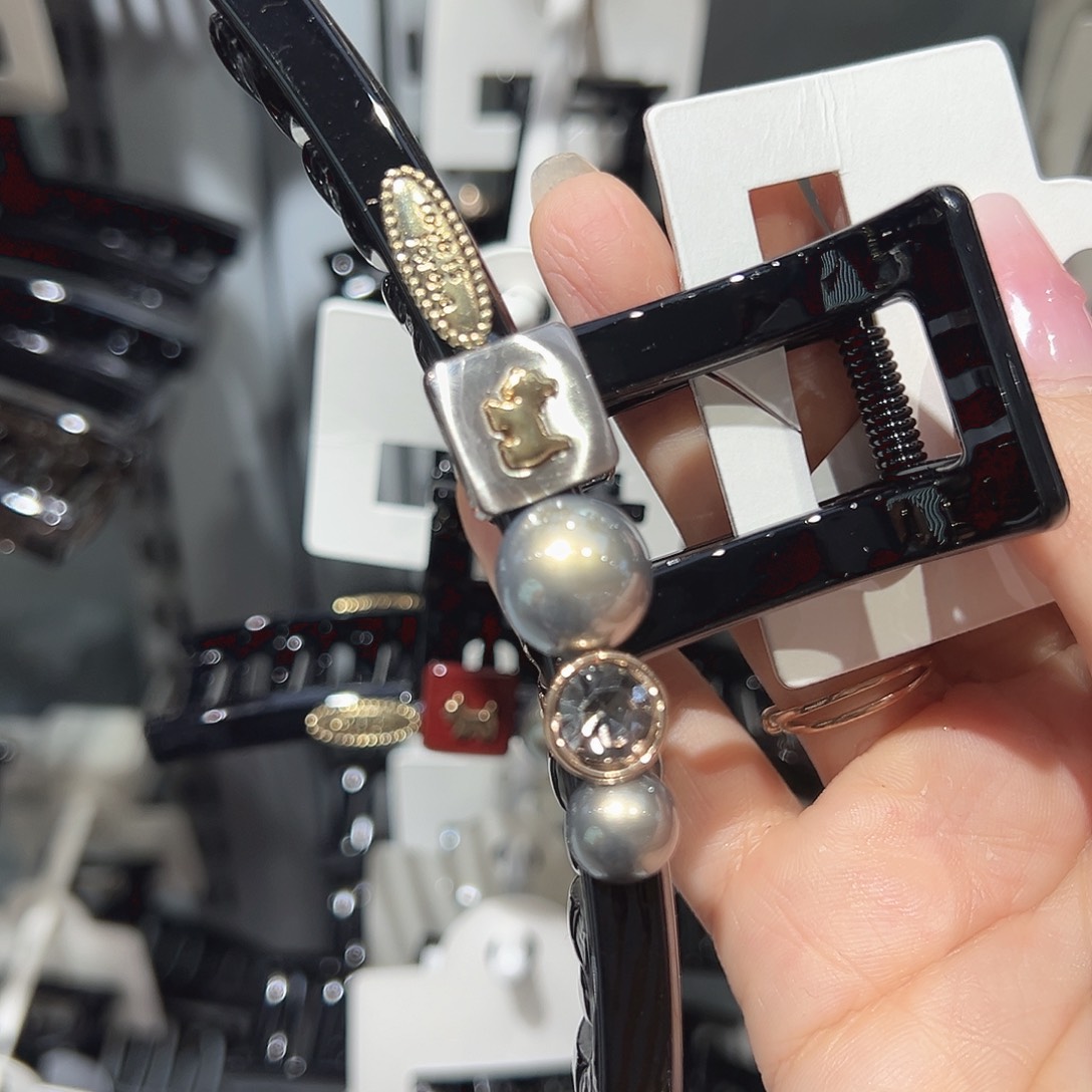 非金属银色小狗抓夹