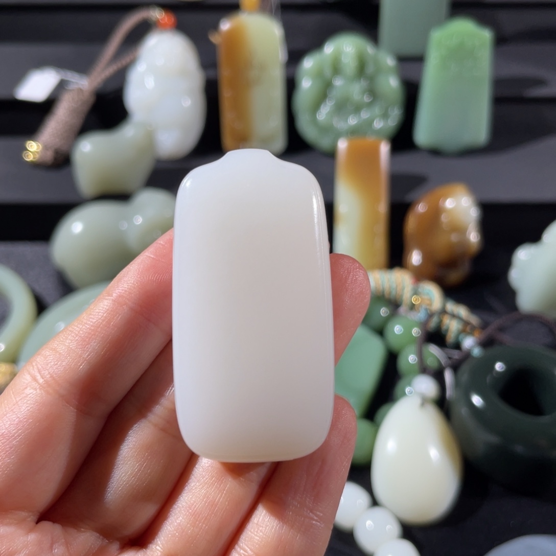 裂***光和田玉未镶嵌颈饰