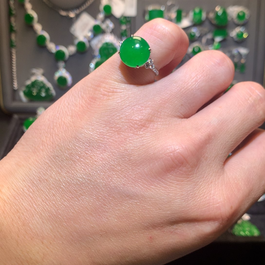 翡翠戒指18K金镶嵌天然翡翠