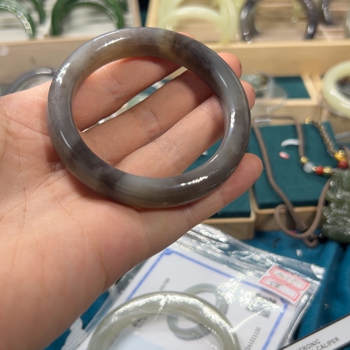 和田玉手镯未镶嵌玲