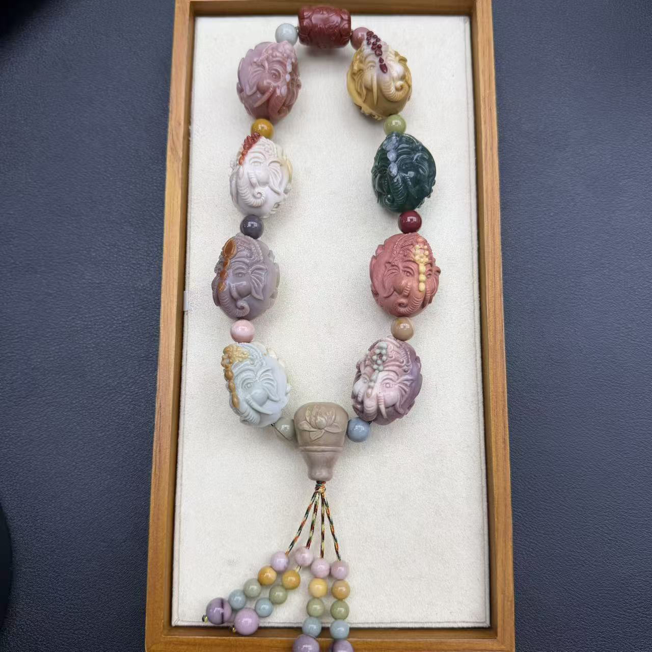 阿拉善彩玉象神手持