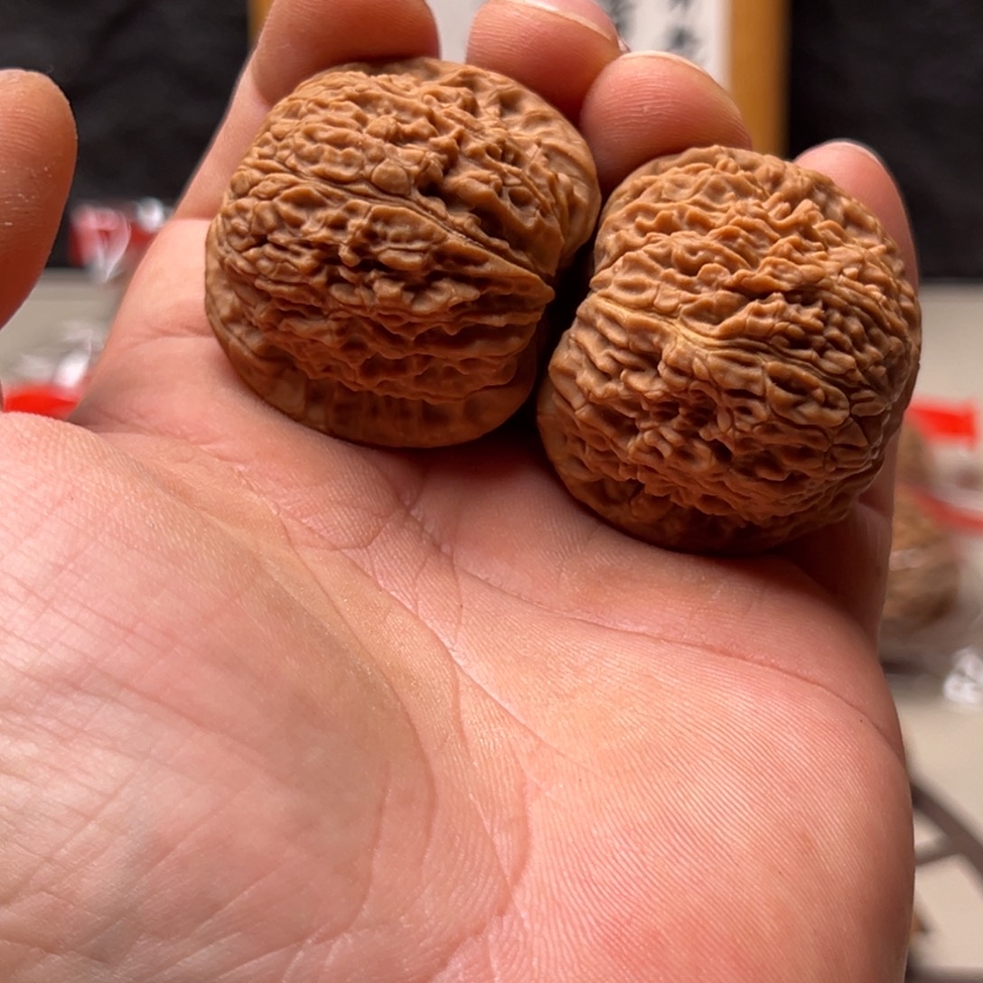 Q***奇把件文玩核桃南疆41黄线