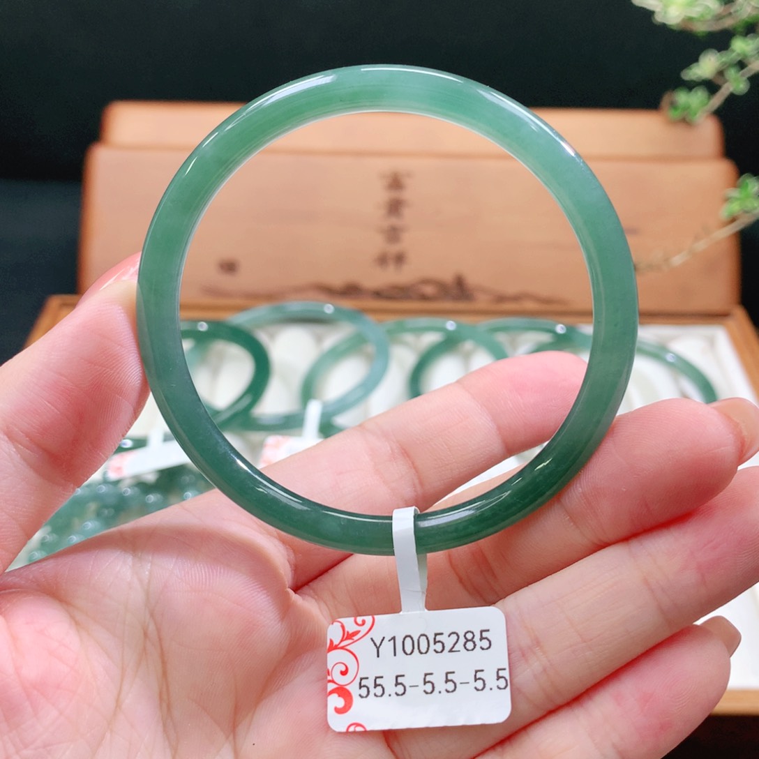 翡翠手镯未镶嵌天然
