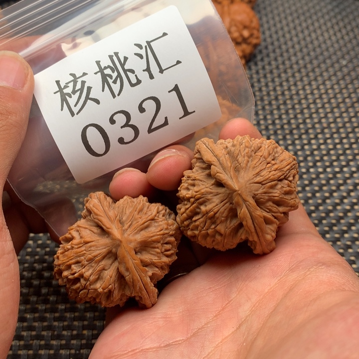 文玩核桃吊坠马老四43