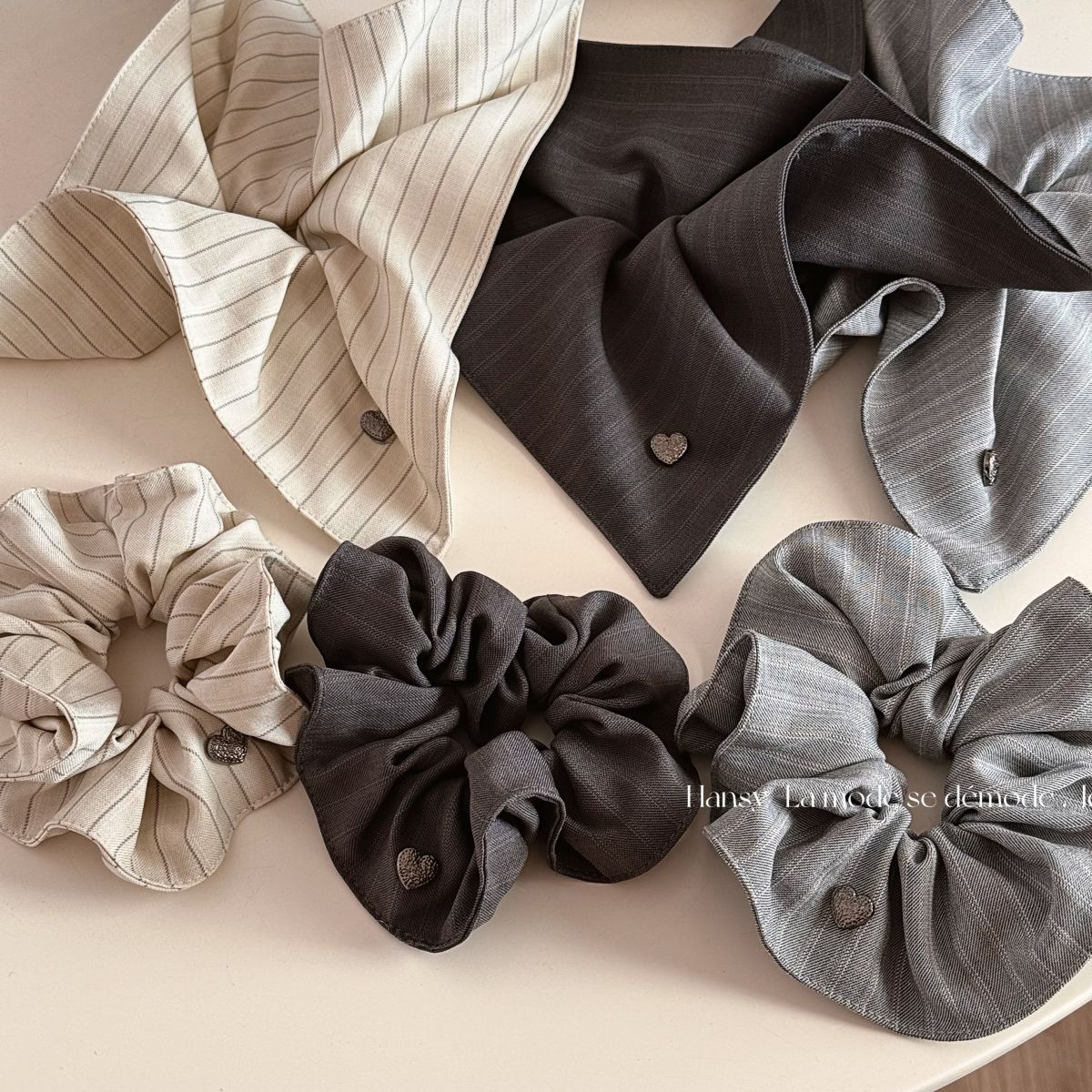 灰色合金爱心条纹大肠圈高级感法式方巾发圈发饰日常百搭新款