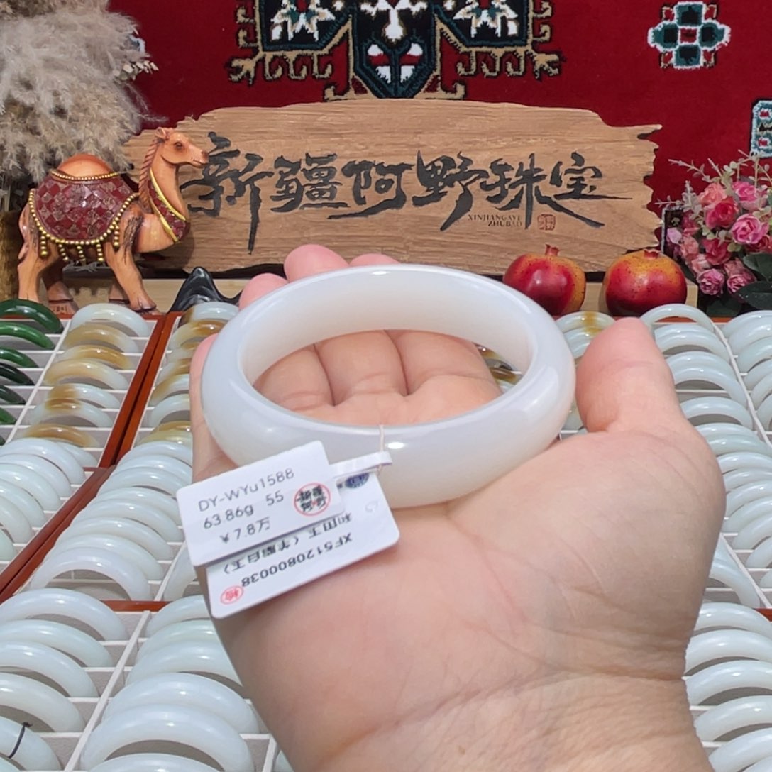 未镶嵌手镯和田玉天然优雅气质且末老料