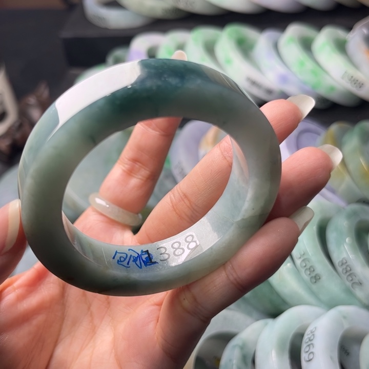 定制翡翠未镶嵌手镯