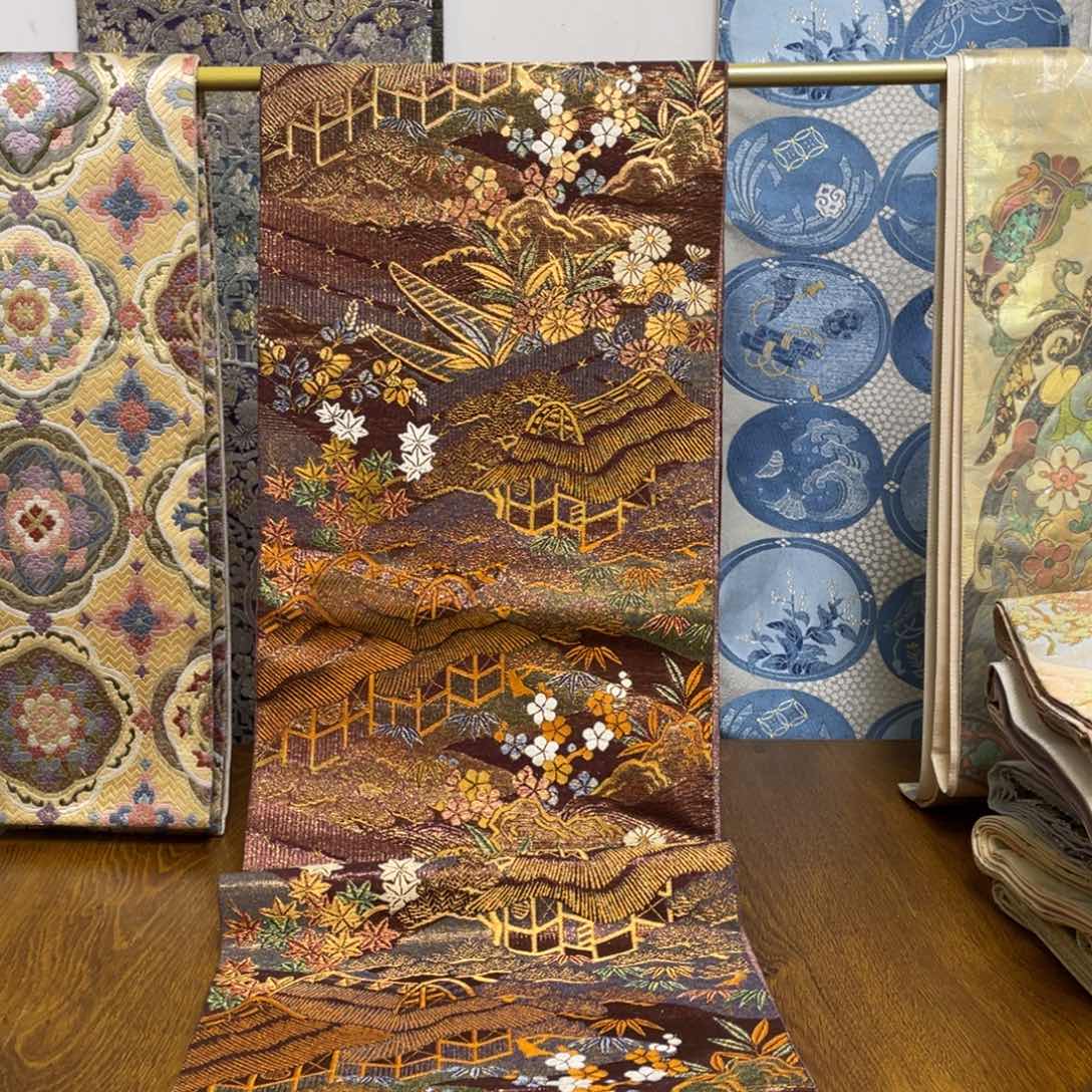 织绣织锦佐玻璃缀