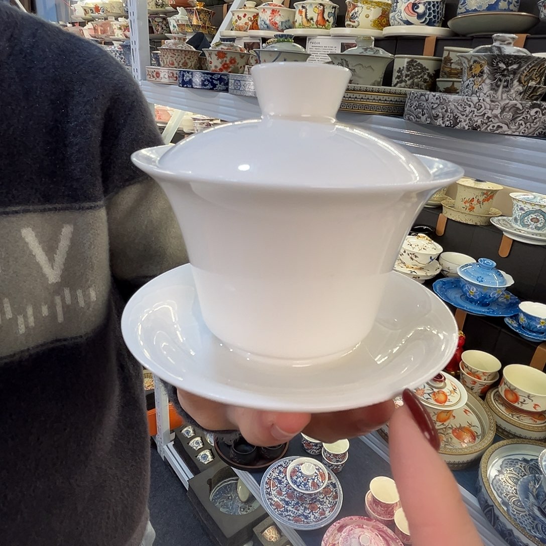 这些盖碗很漂亮！！！