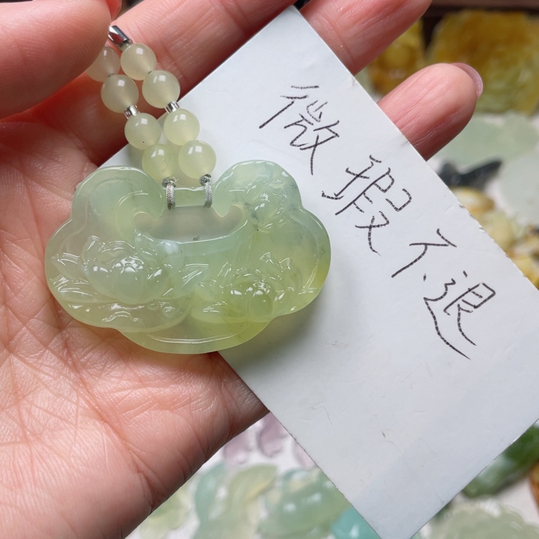 蛇纹石玉颈饰未镶嵌