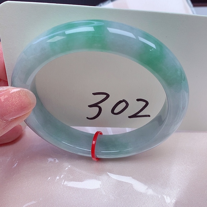 翡翠手镯未镶嵌翡翠