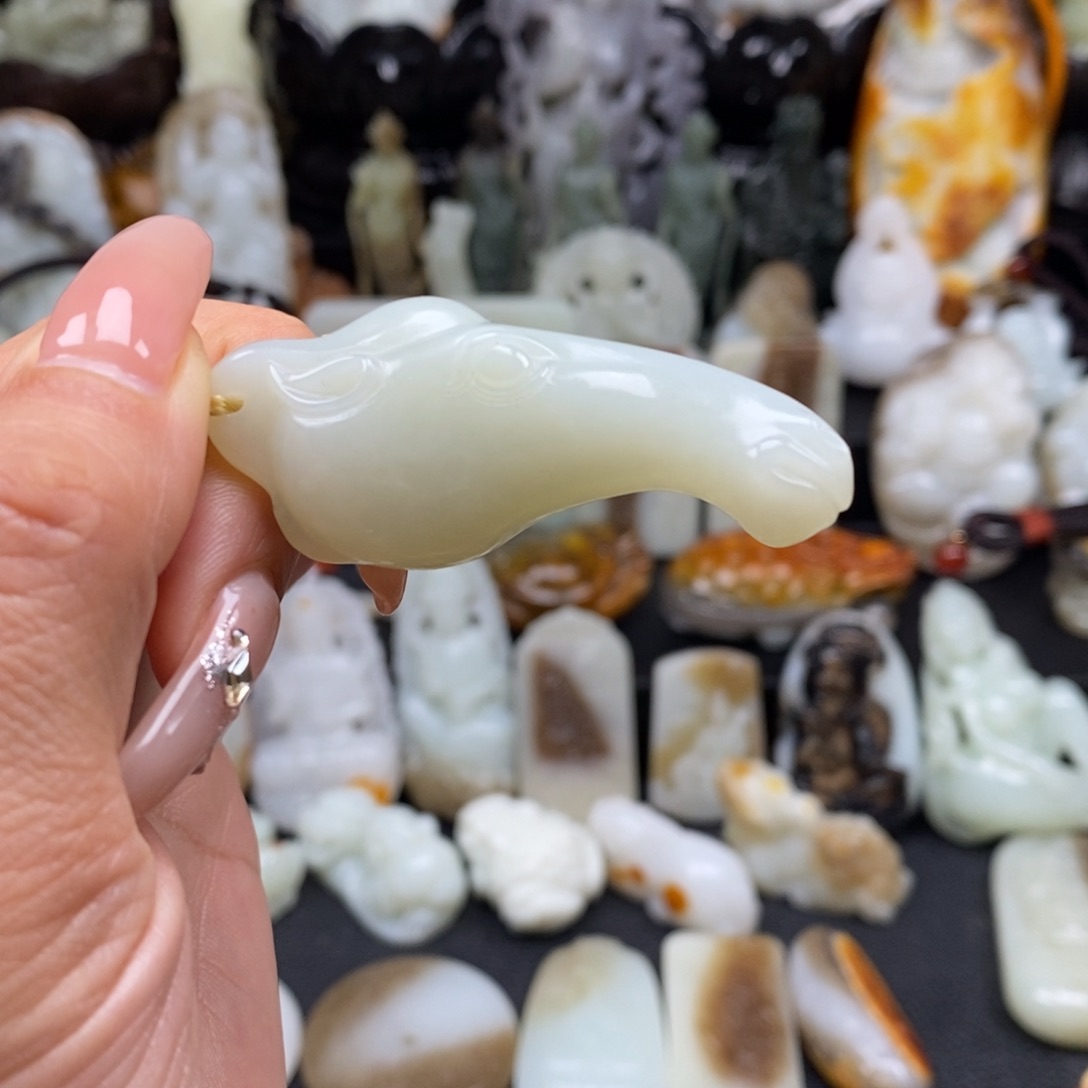 和田玉颈饰未镶嵌