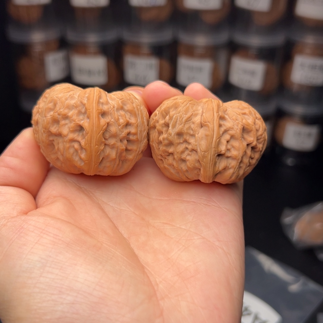 文玩核桃吊坠主*元宝