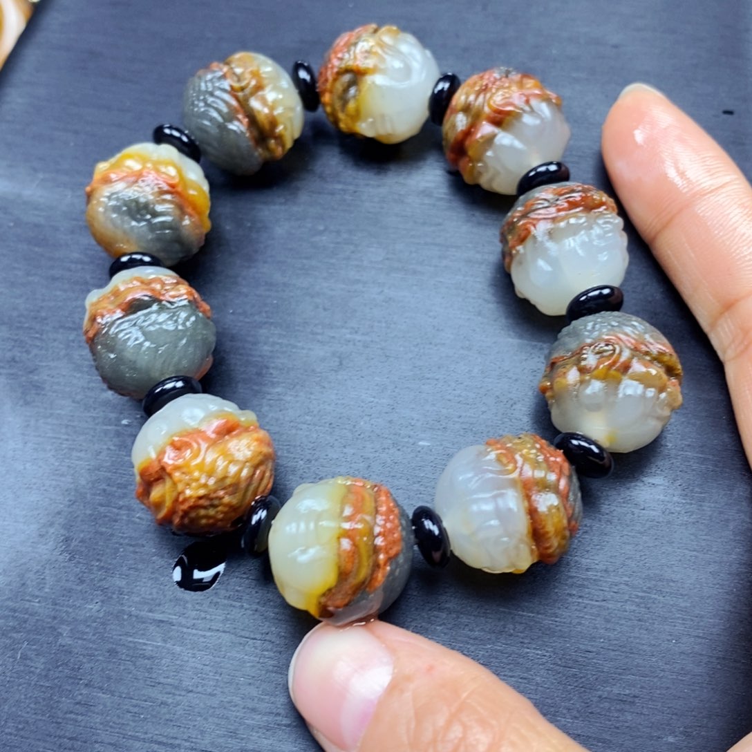 石英质玉（黄龙玉）颈饰未镶嵌