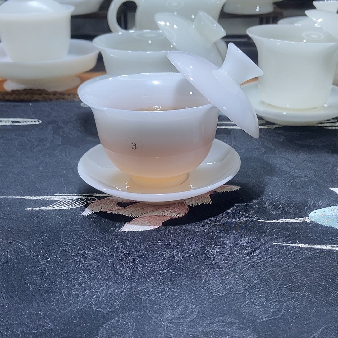 这么早还没有下班么今天晚上有课不想出去