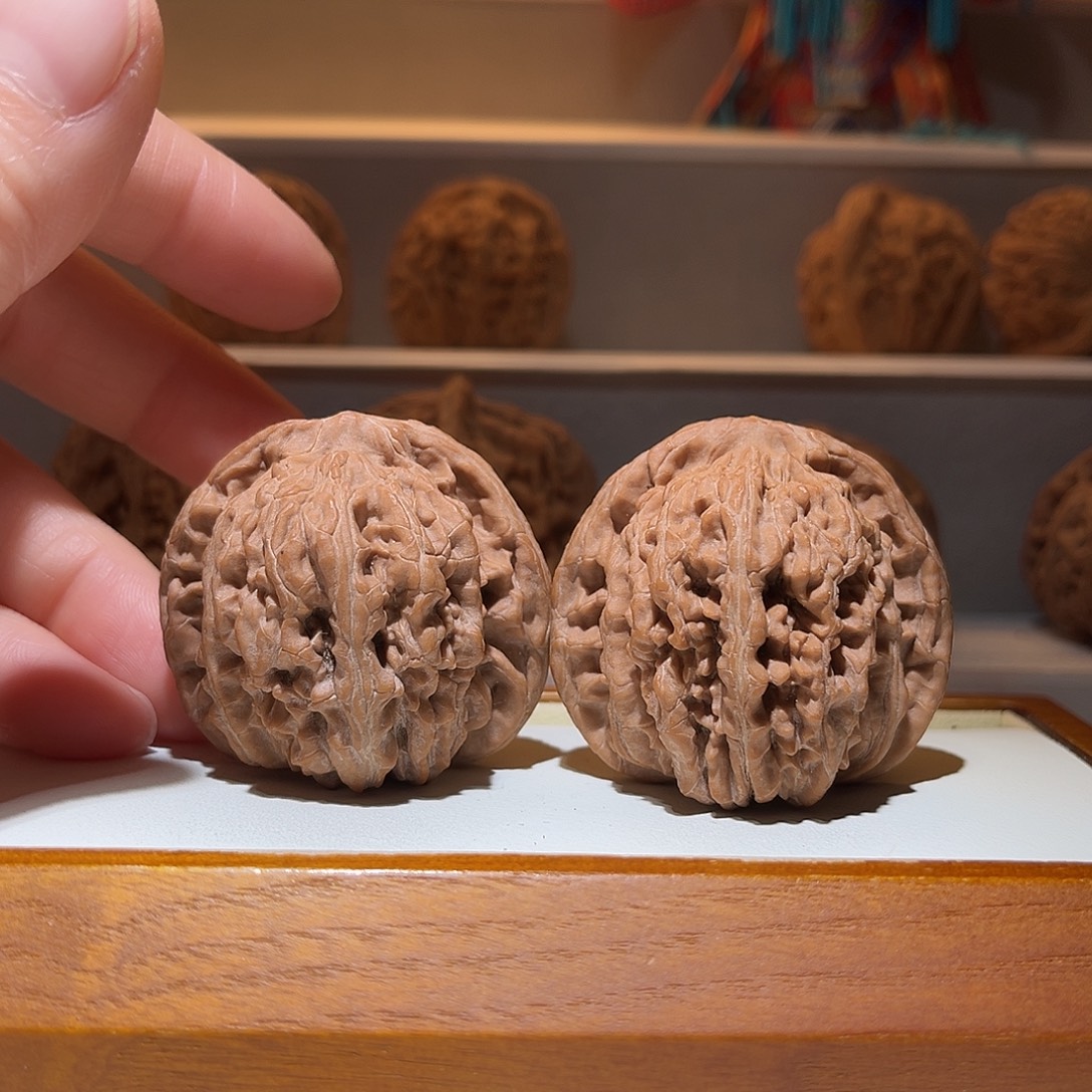 吊坠文玩核桃42平谷四座楼，菊花底