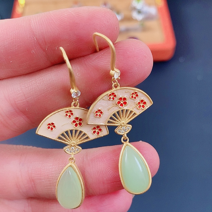 和田玉耳勾未镶嵌