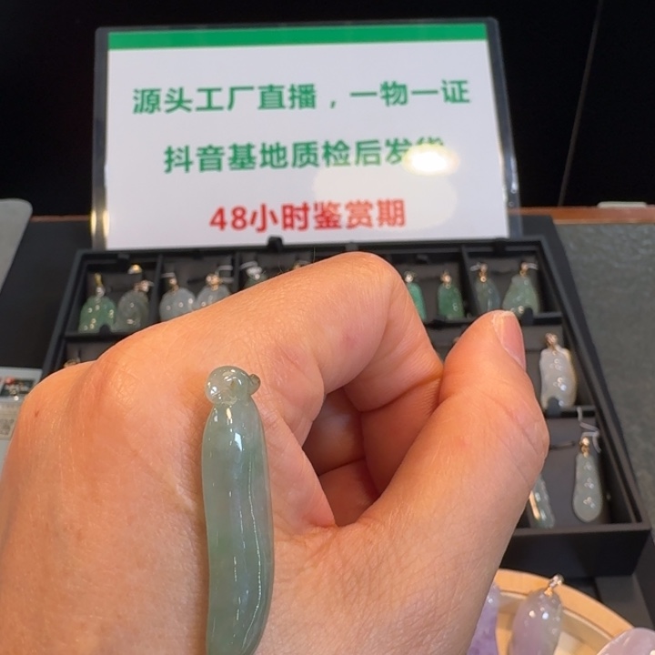 翡翠未镶嵌挂件福瓜