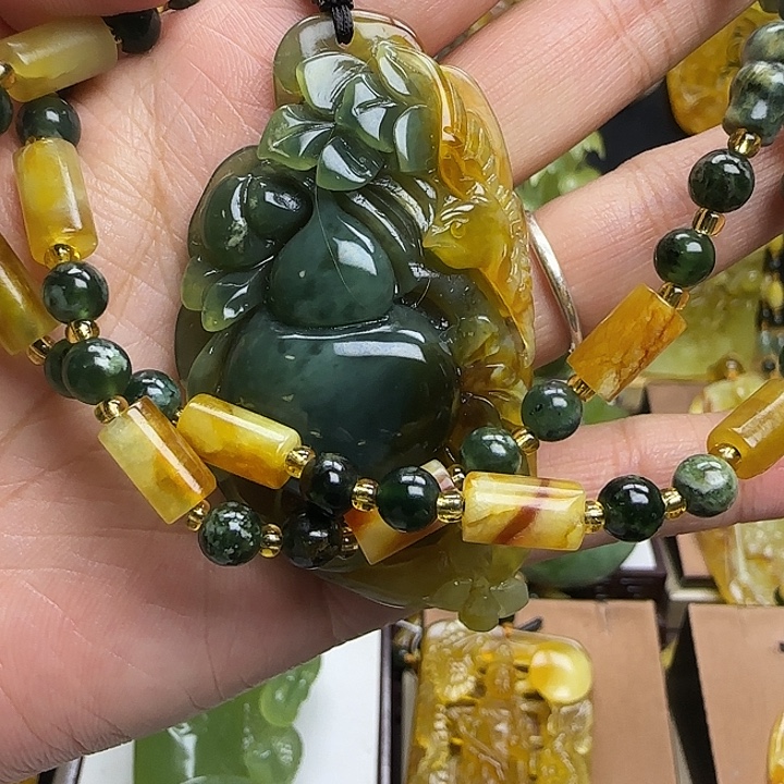 未镶嵌蛇纹石玉颈饰
