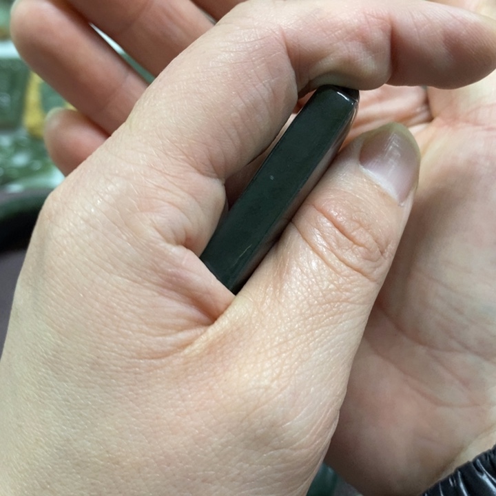 未镶嵌岫岩河磨玉（透闪石质玉）挂件程*