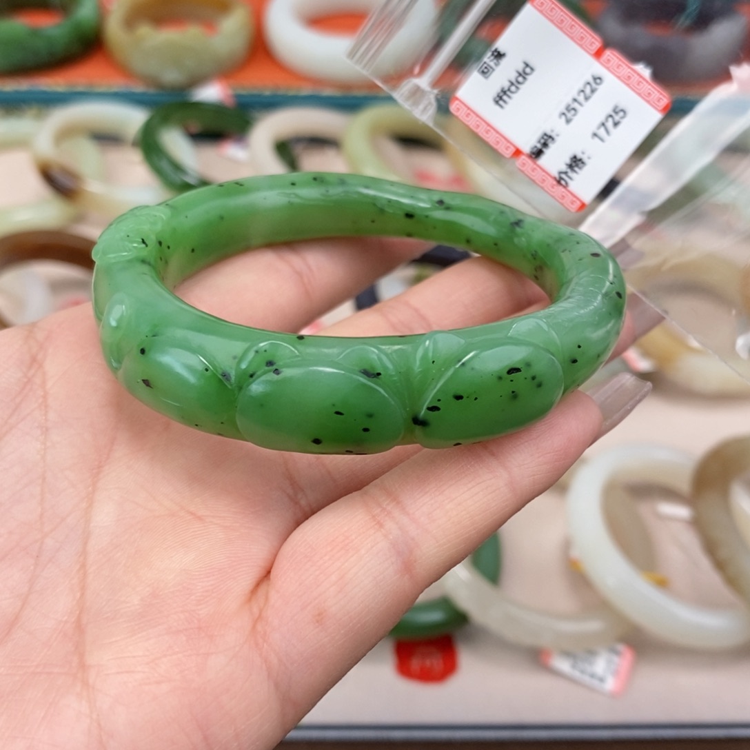 和田玉未镶嵌手镯57.6回流