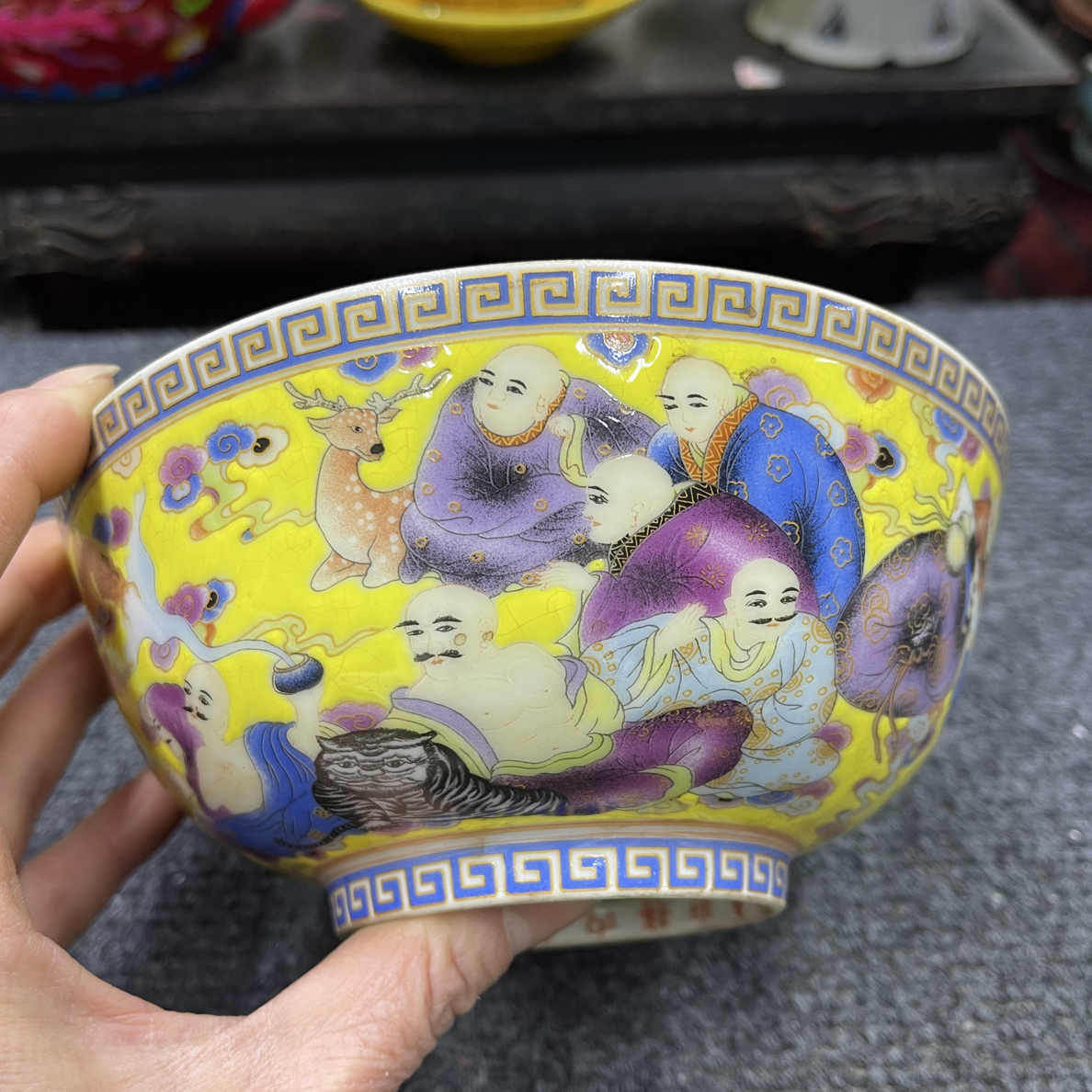 珐琅彩满工人物赏碗