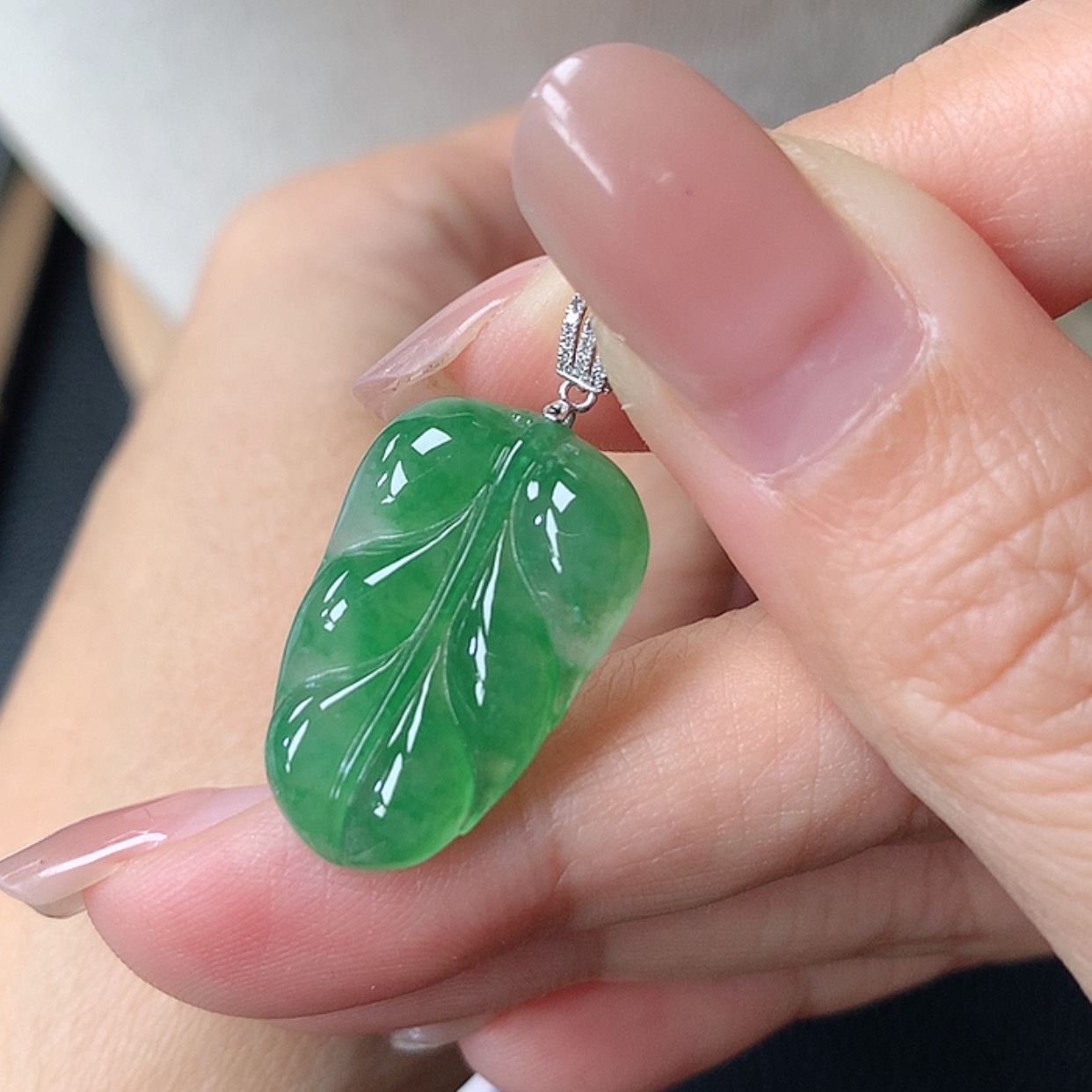 【闪购商品】翡翠吊坠(赠链)18K金镶嵌