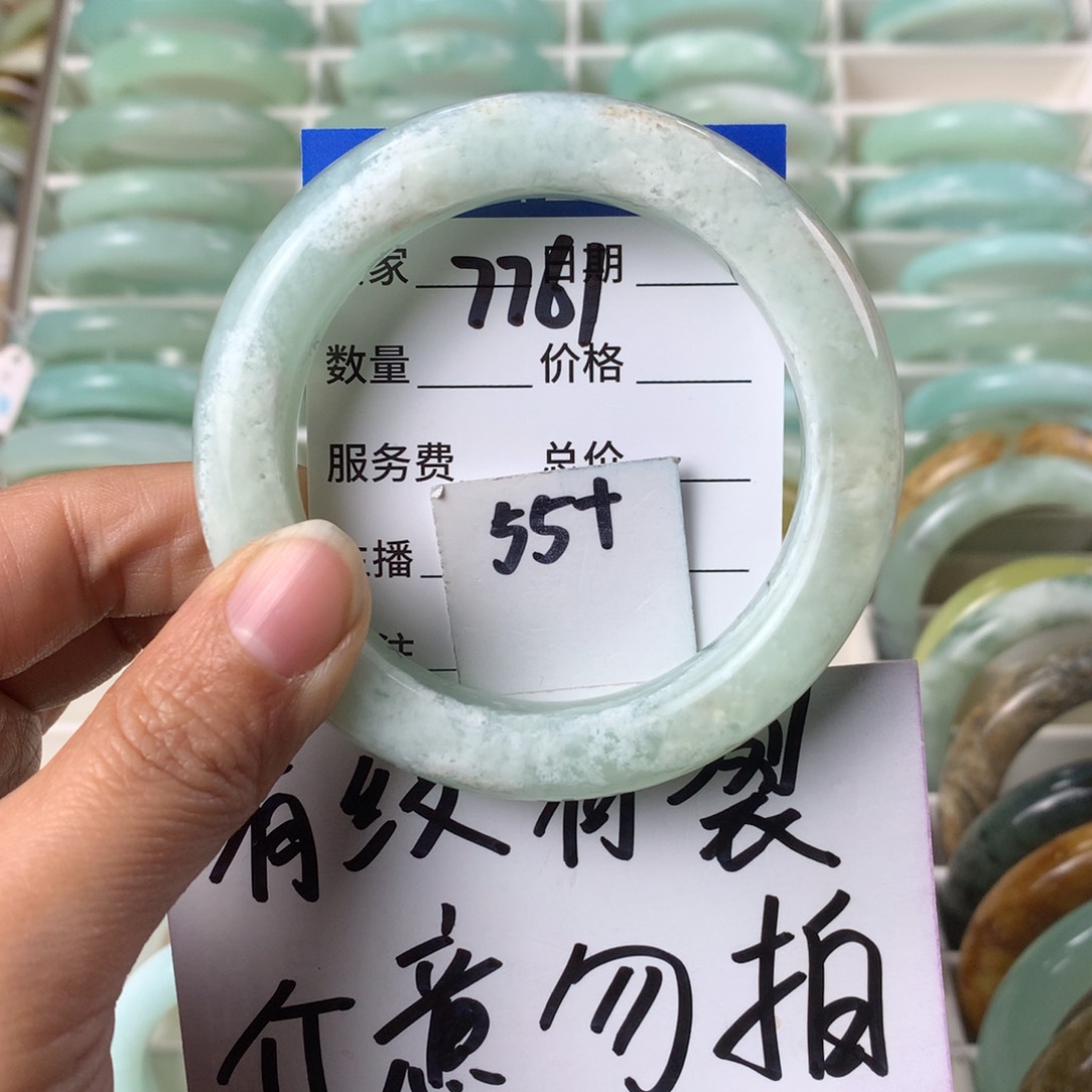 蛇纹石玉手镯未镶嵌7761