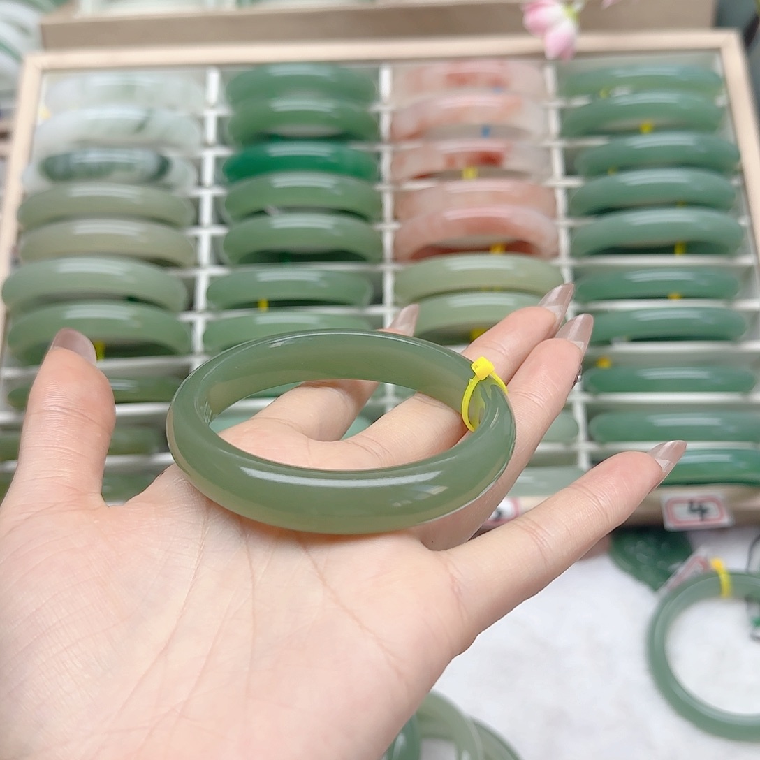 石英质玉手镯未镶嵌59口径