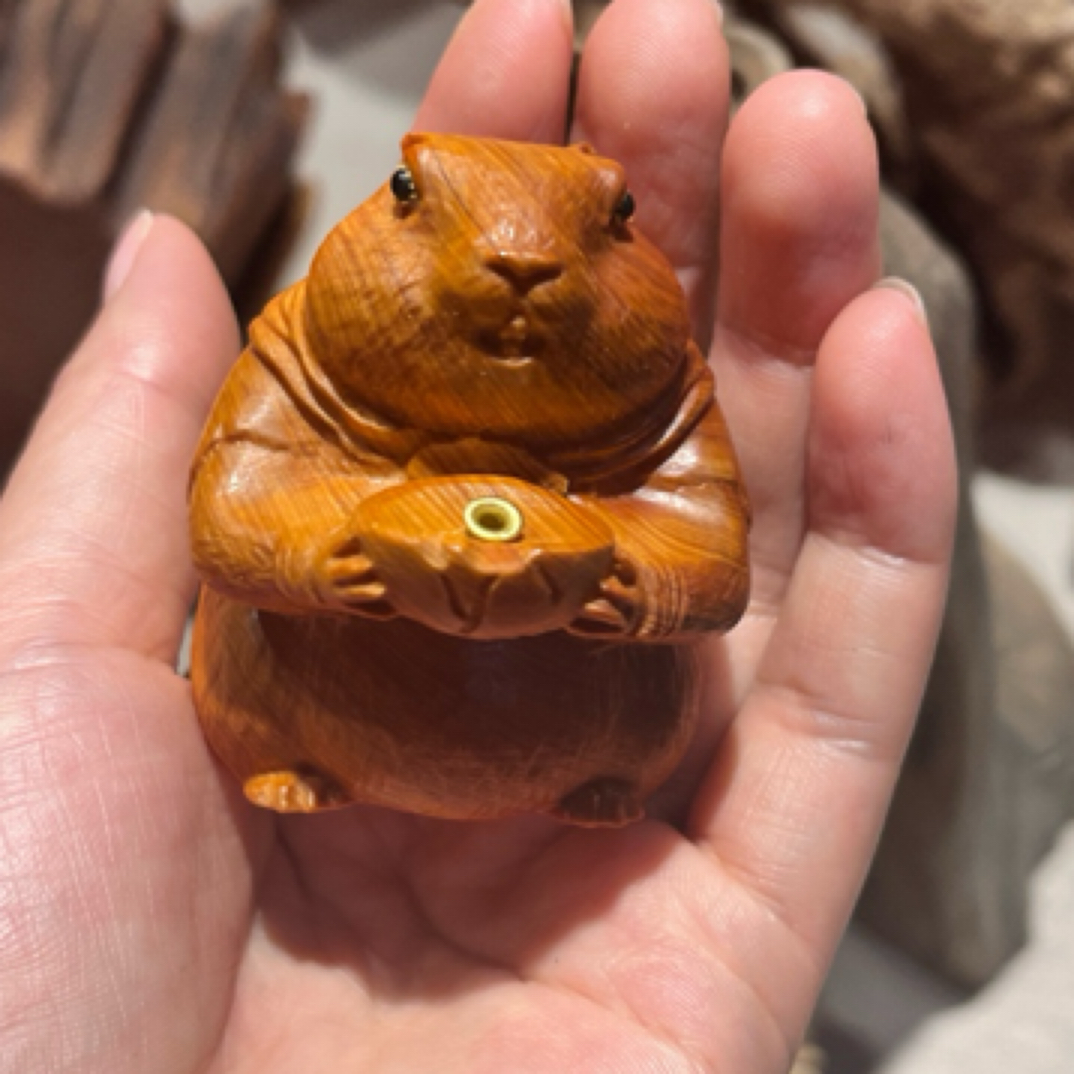 天然崖柏精雕摆件【土拨鼠香插】