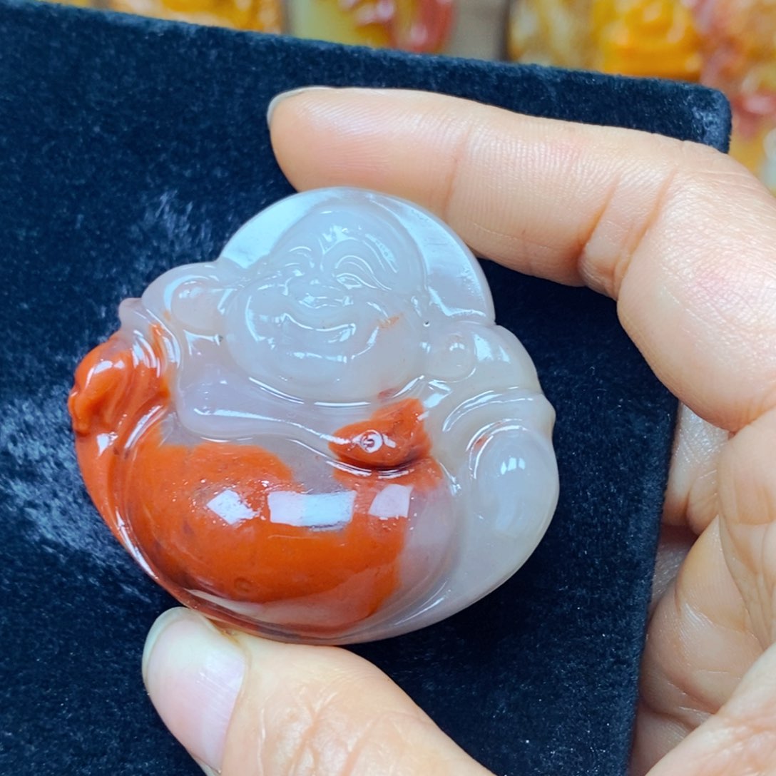 未镶嵌石英质玉（黄龙玉）颈饰