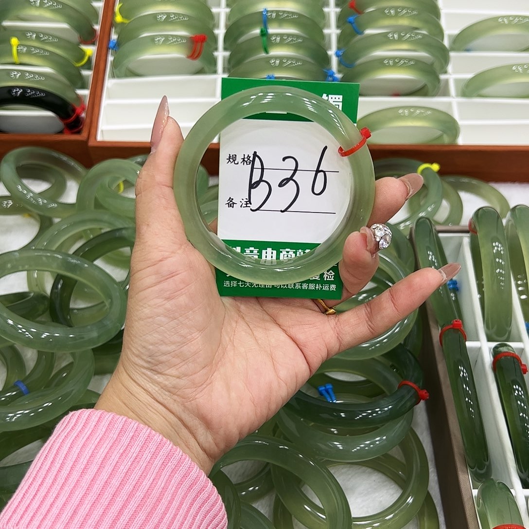 好***。蛇纹石玉未镶嵌手镯