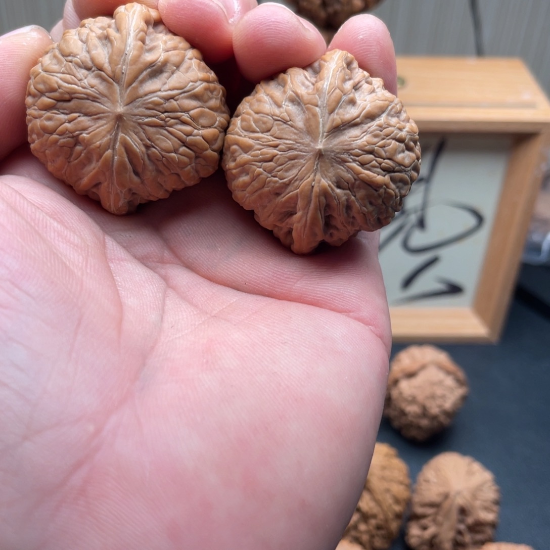白***墨文玩核桃吊坠铁锤37尺寸