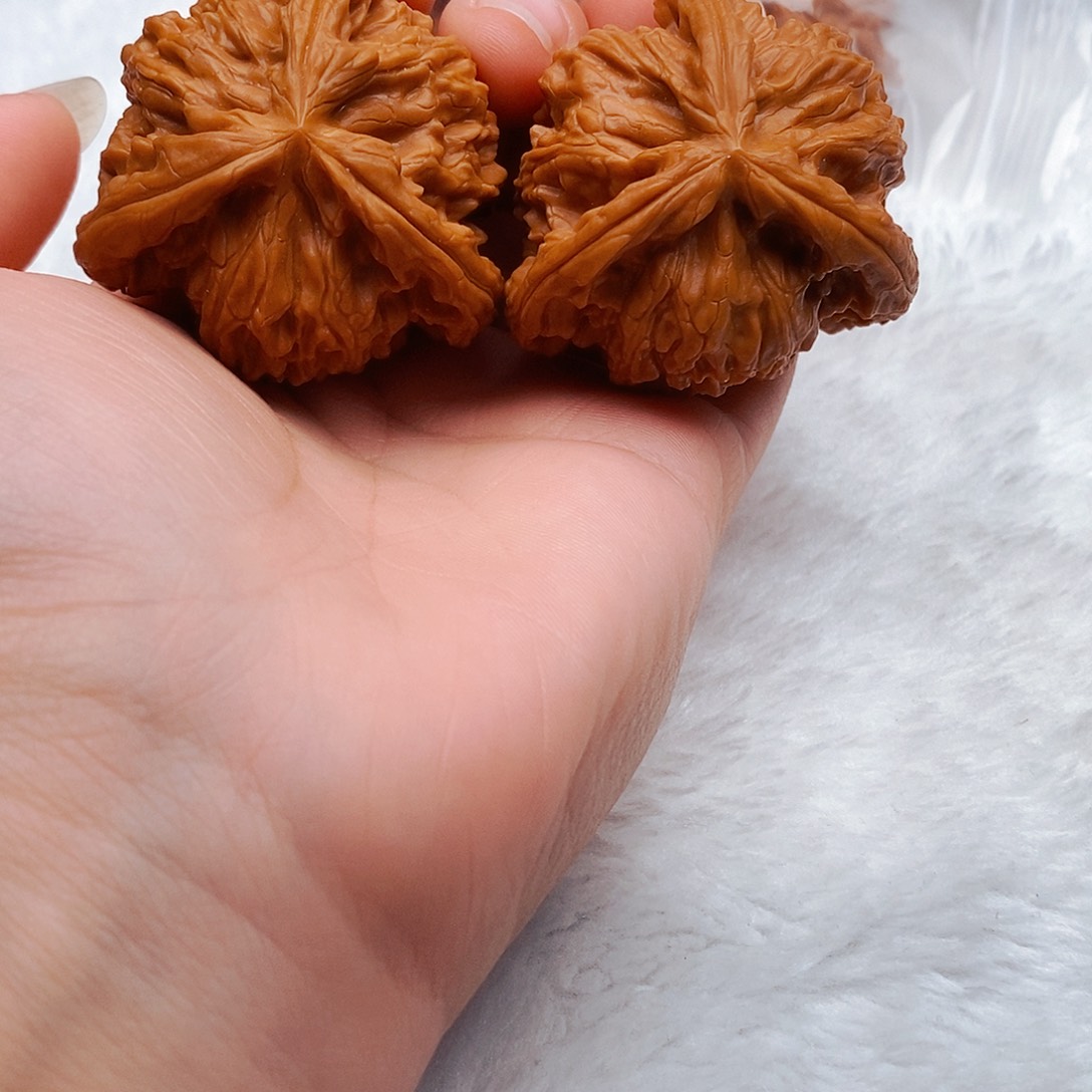 雪***狐吊坠文玩核桃三棱